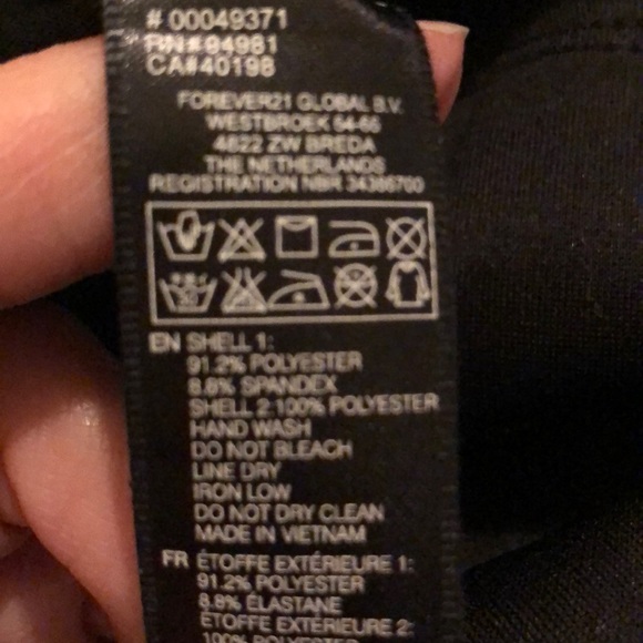 Mini skirt with faux leather print. - Picture 3 of 3